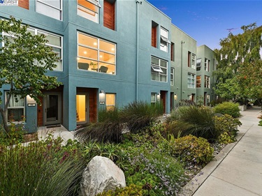 Glasshaus Condominiums